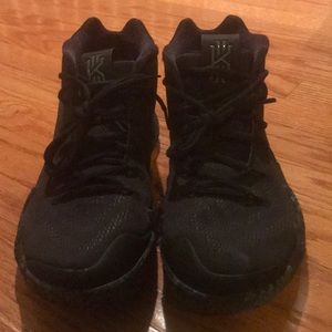 Nike Kyrie 4 “black/black”